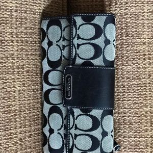 Coach checkbook & credit card billfold
